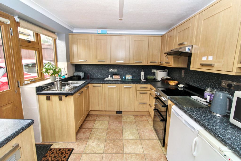 Property photo 2 of 22