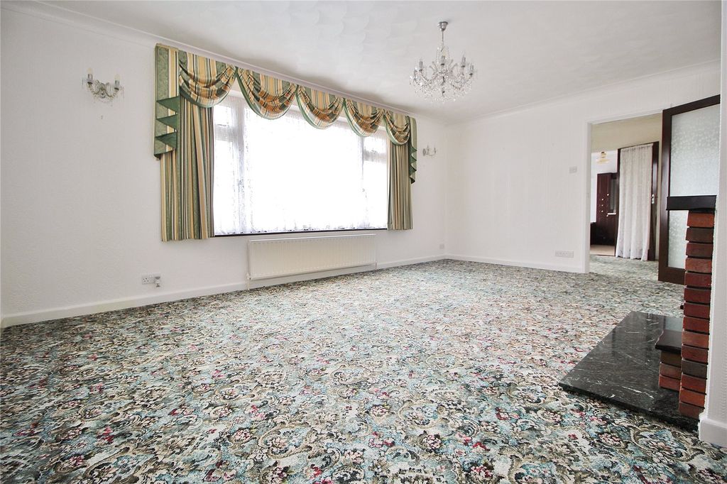 Property photo 2 of 22 Lounge