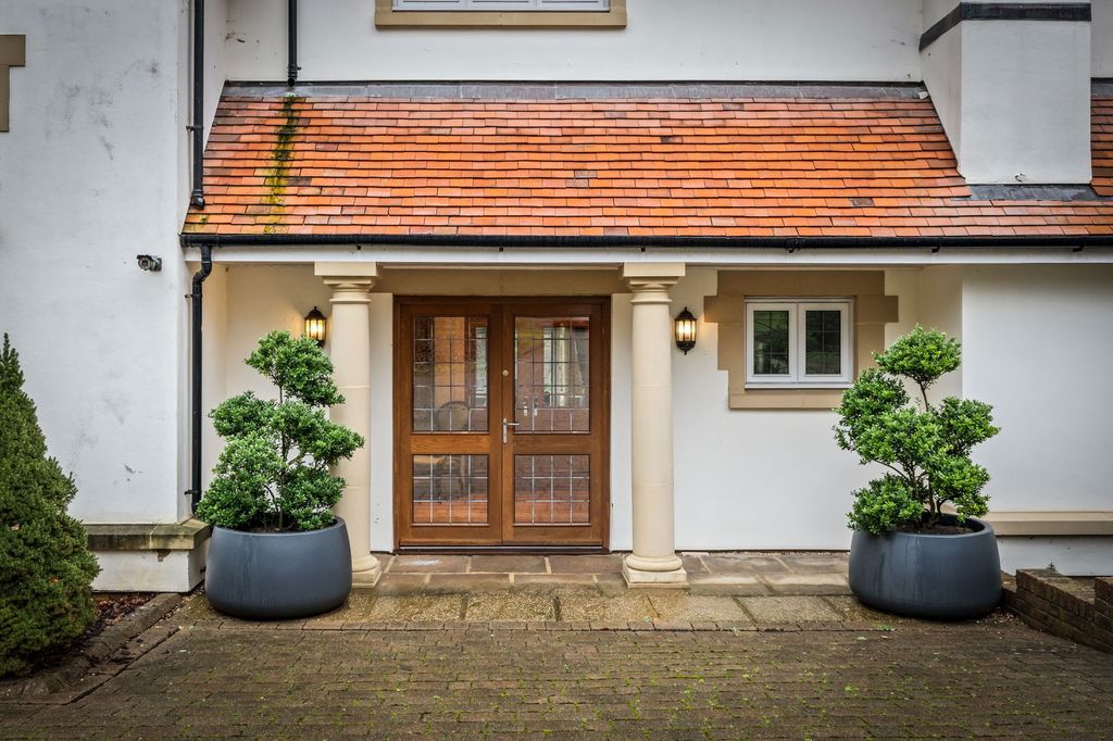 Property photo 3 of 42