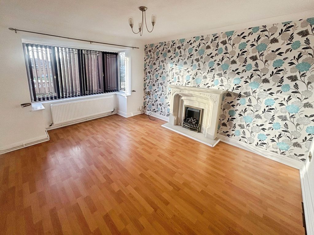 Property photo 3 of 20 Living Room