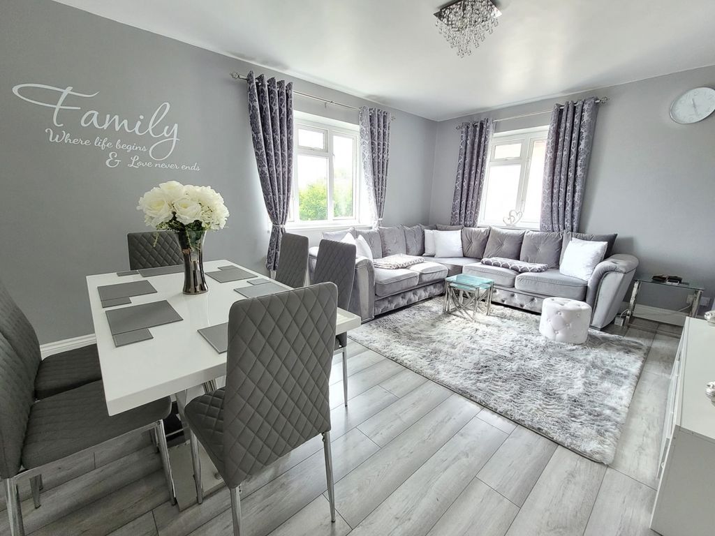 Property photo 1 of 9 Living Room