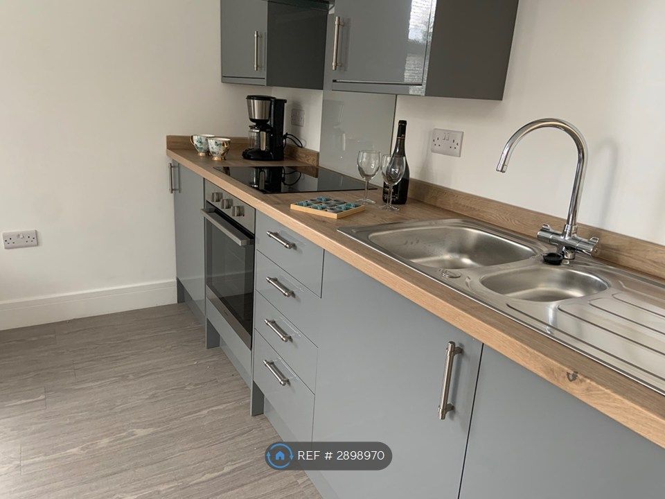 Property photo 3 of 12 Kitchen