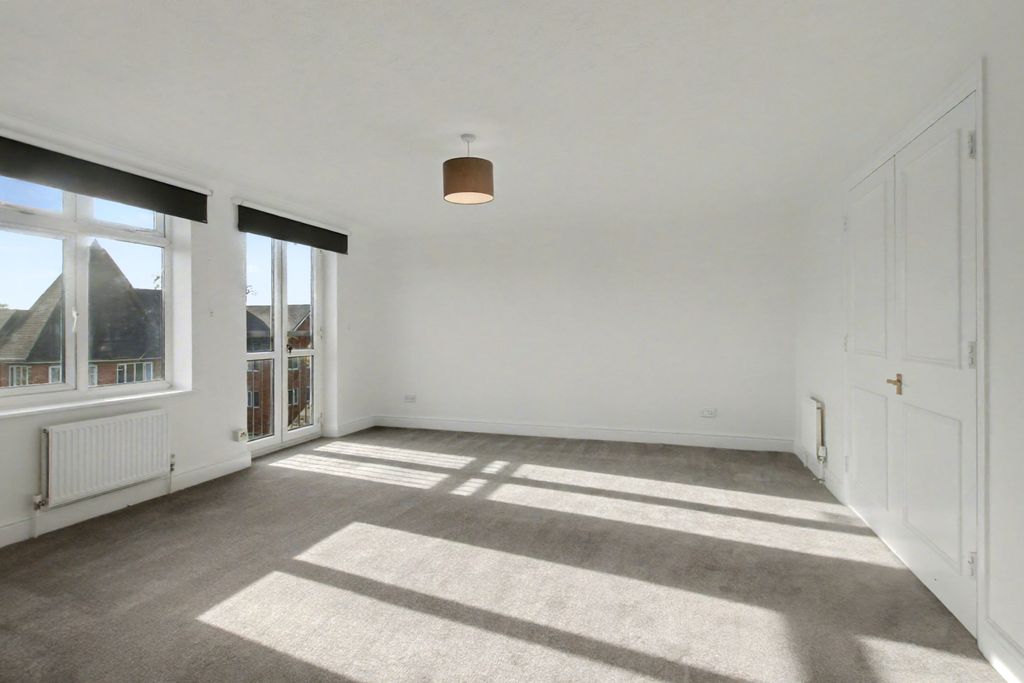 Property photo 2 of 15 2.Lounge.Jpg