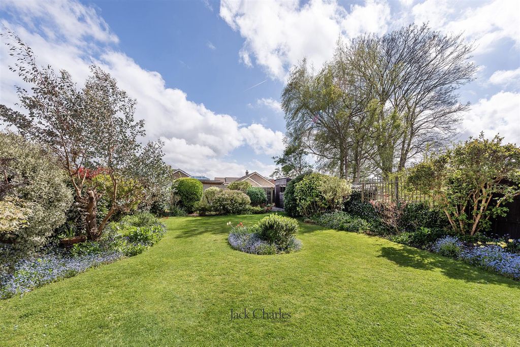 Property photo 2 of 17 7 Guestwick, Tn10 4Hu 016.Jpg