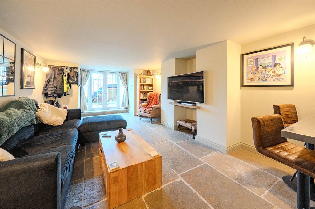 Property photo 2 of 10 Picture No. 12