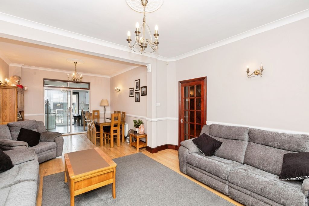 Property photo 2 of 31 Pbox-Img.Jpg