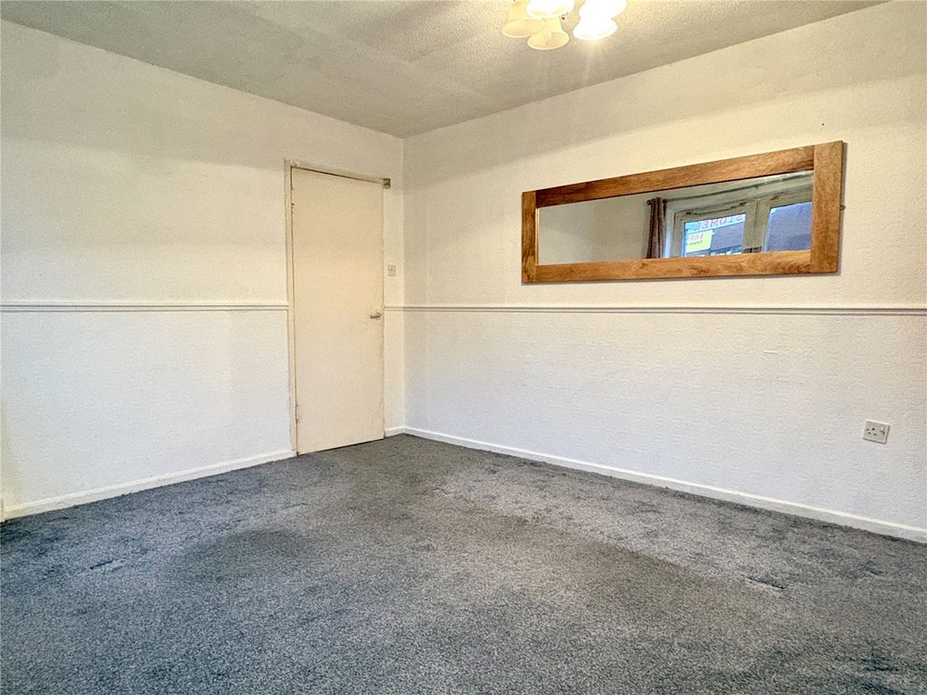 Property photo 3 of 6 Lounge