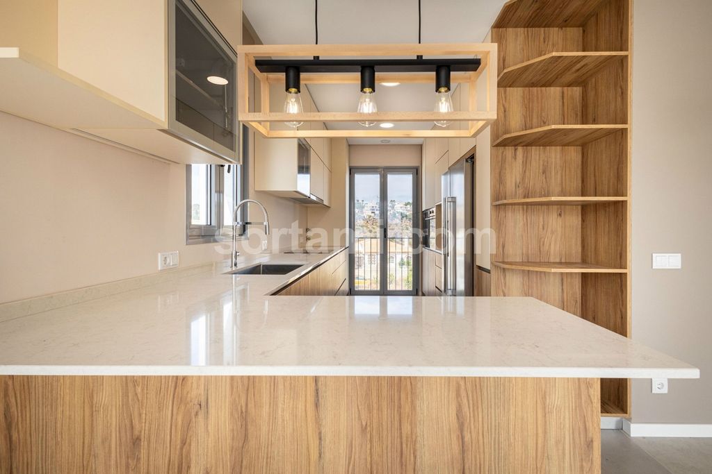 Property photo 2 of 40