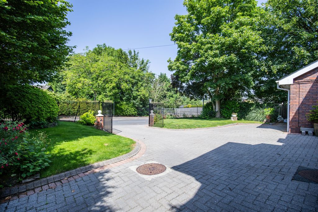 Property photo 2 of 34