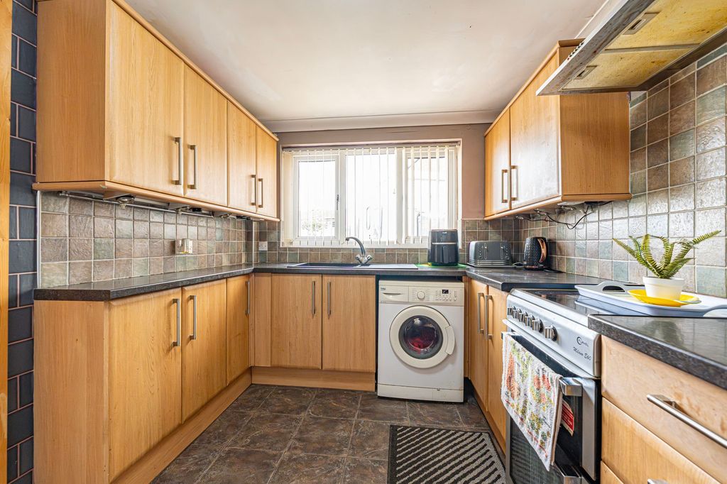 Property photo 2 of 37