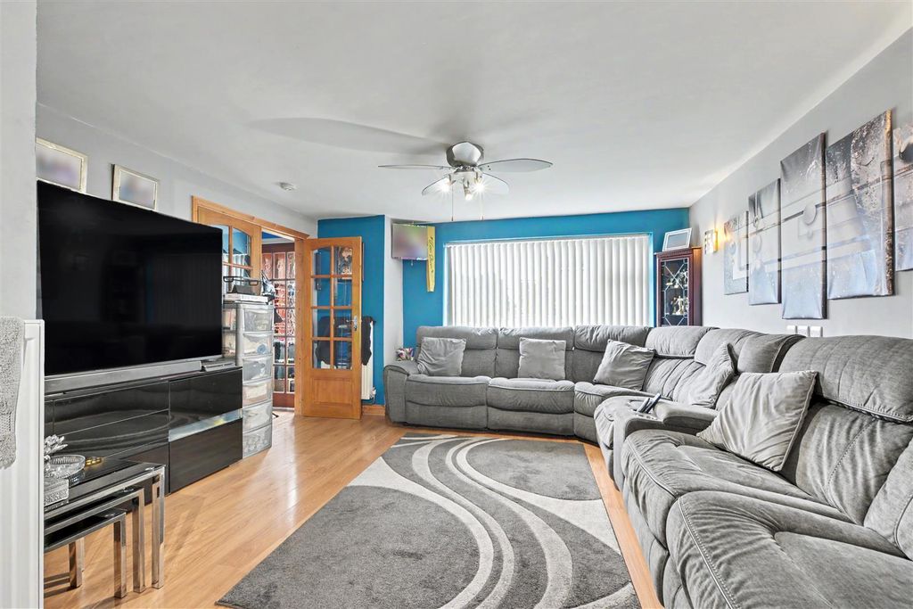 Property photo 2 of 11 Lounge_1.Jpeg