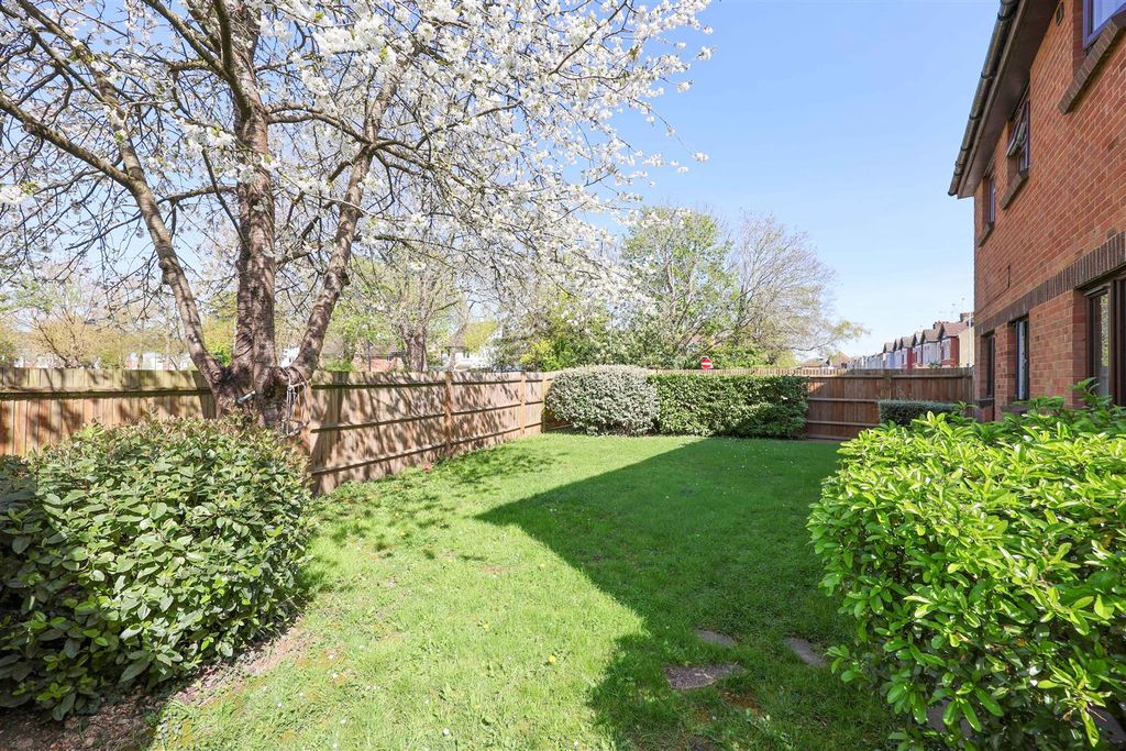 Property photo 2 of 8