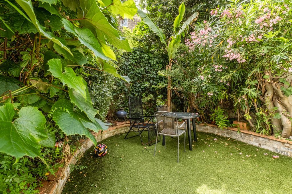 Property photo 2 of 31