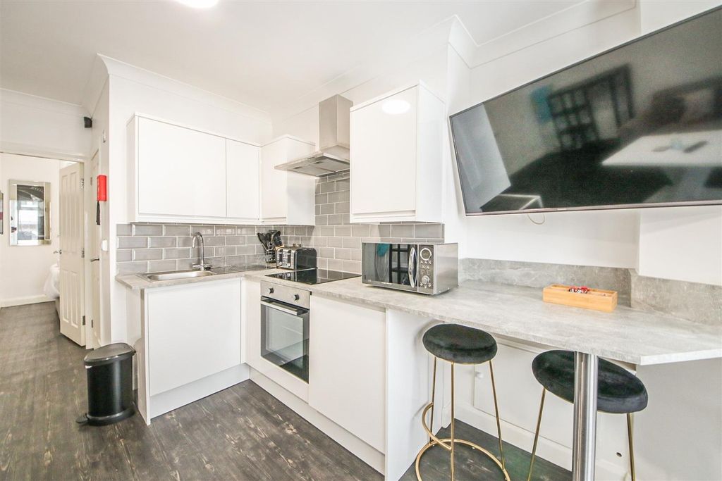 Property photo 3 of 6 4907582