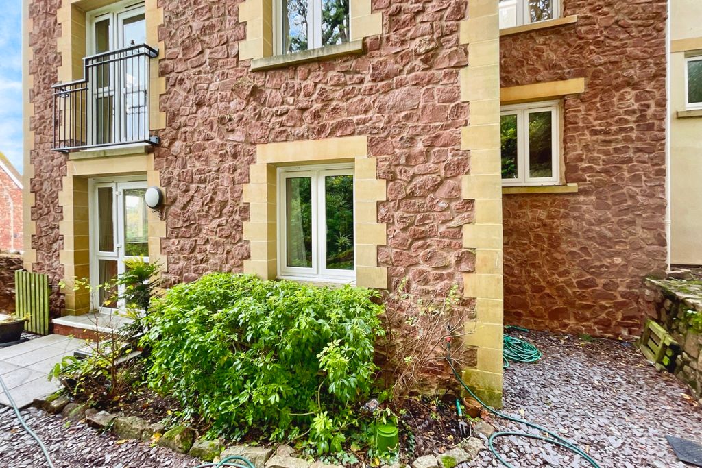 Property photo 2 of 12 General View