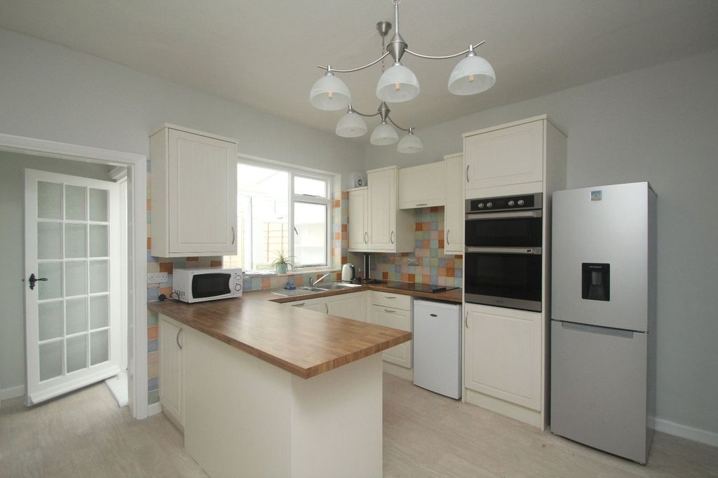 Property photo 3 of 11 Picture No. 18