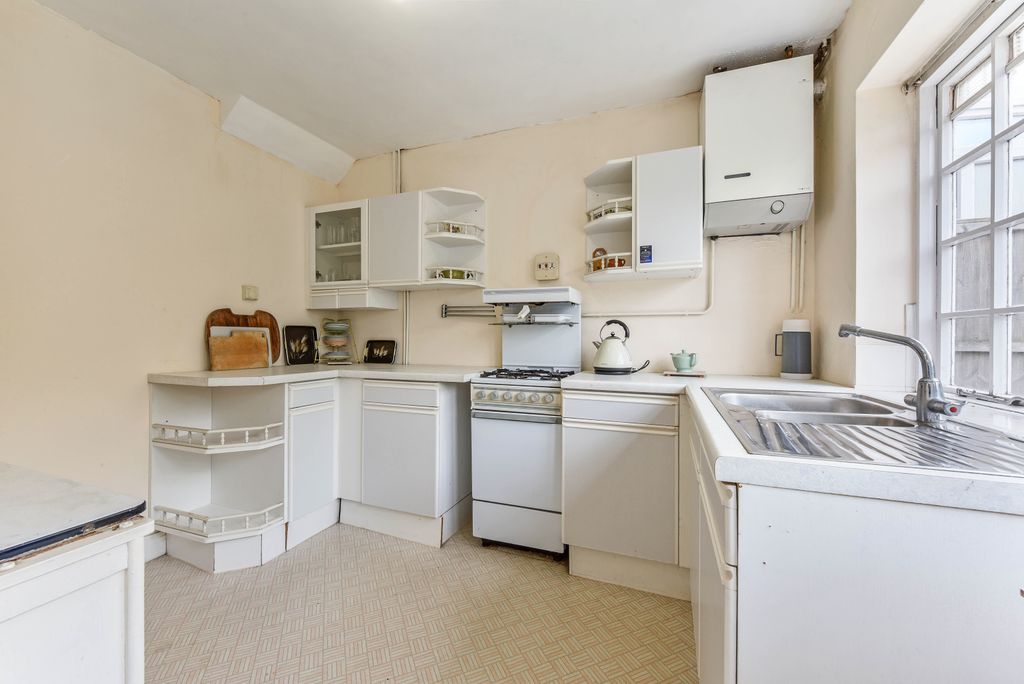 Property photo 3 of 32