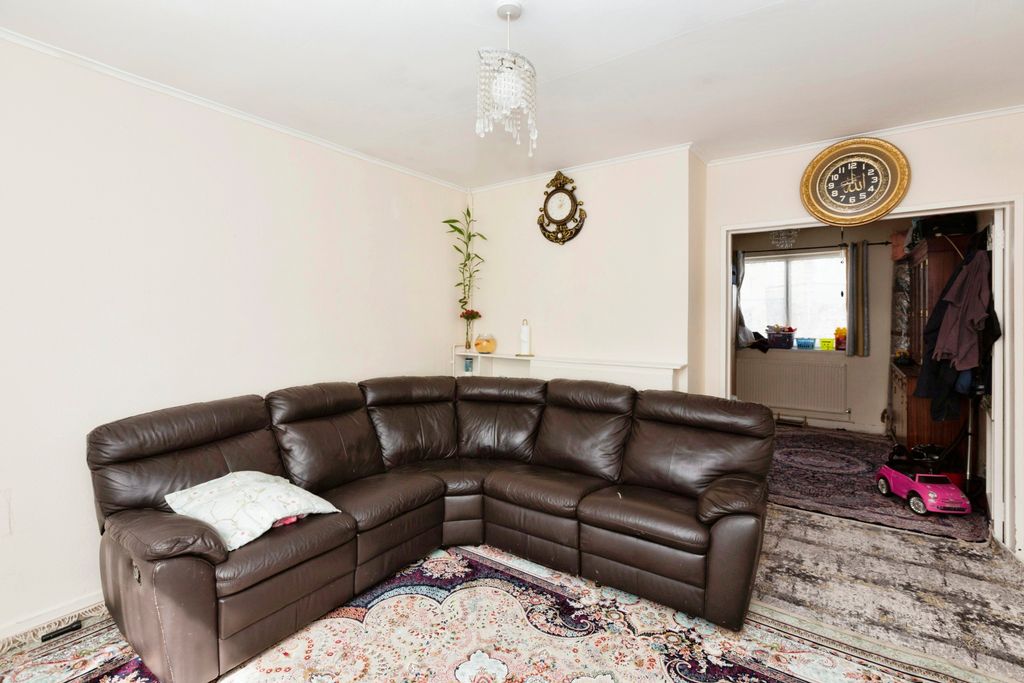 Property photo 2 of 15 Lounge