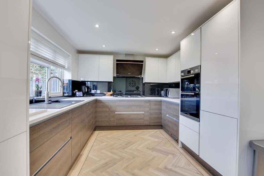 Property photo 3 of 40