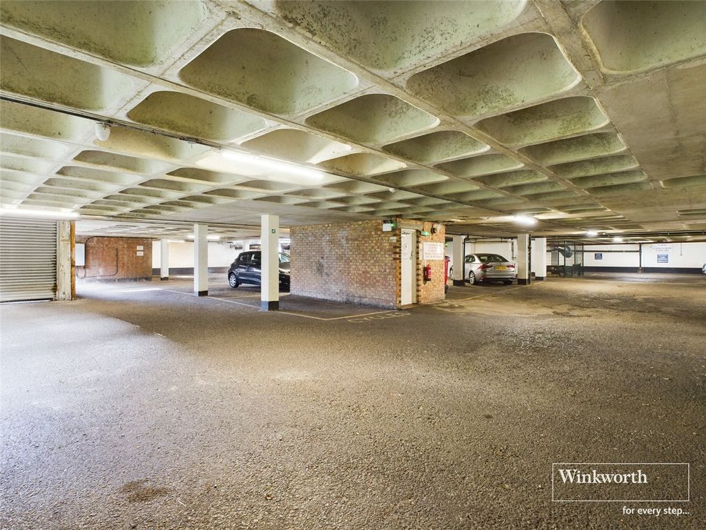 Property photo 2 of 2 Parking