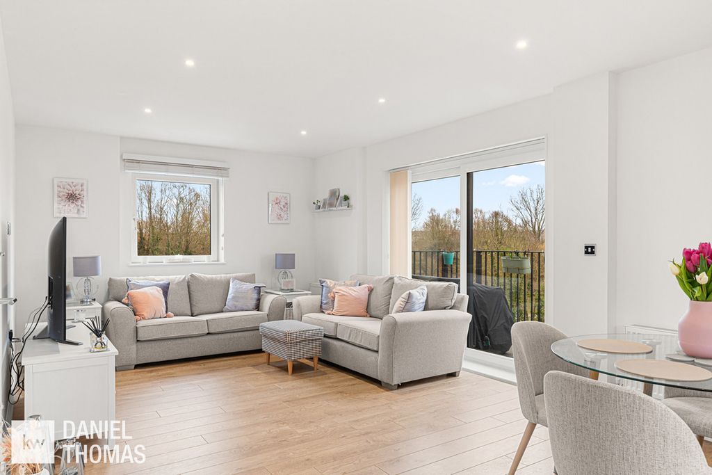 Property photo 2 of 22