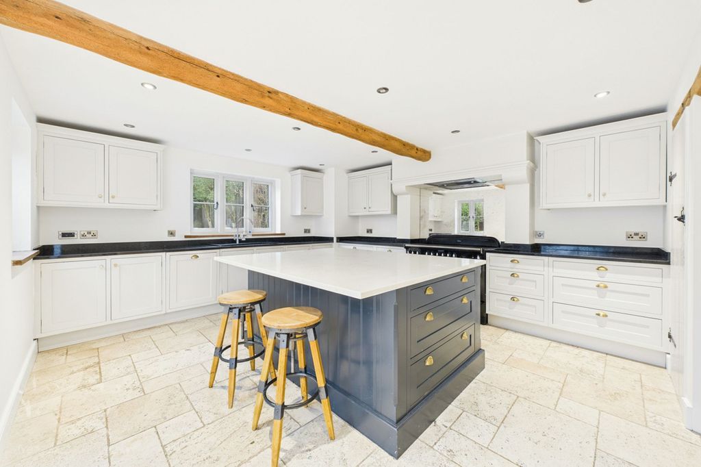 Property photo 2 of 40