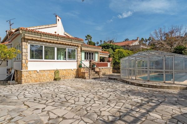 Property photo 1 of 3