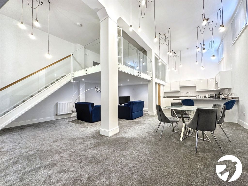 Property photo 1 of 13 Entrance Hall