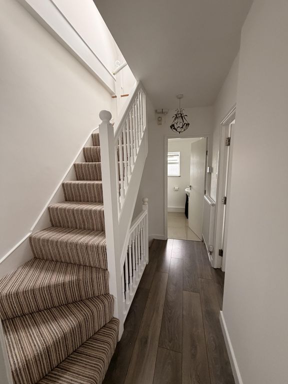 Property photo 2 of 17 1F-Hallway