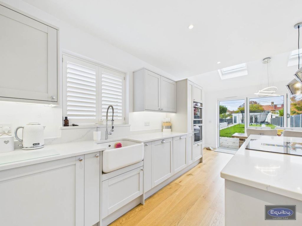 Property photo 3 of 19 Kitchen 1