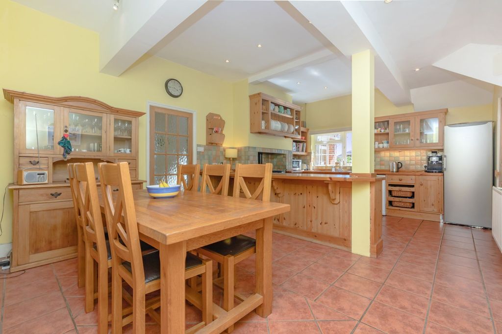 Property photo 3 of 32