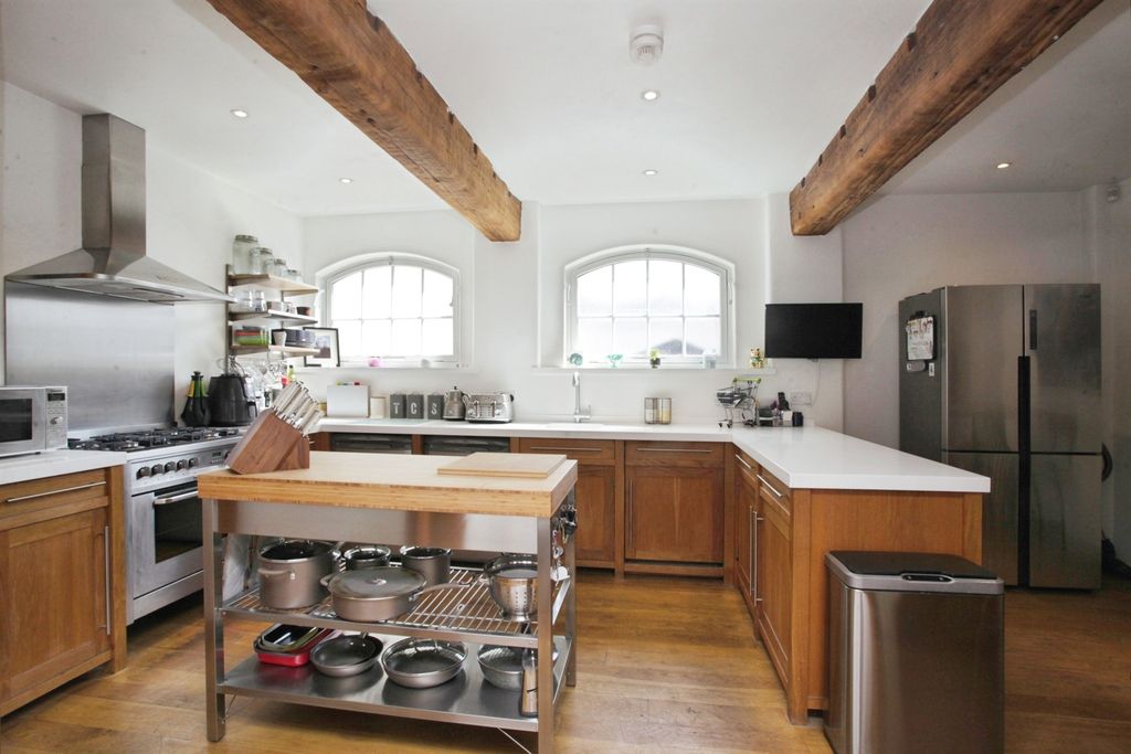 Property photo 2 of 13