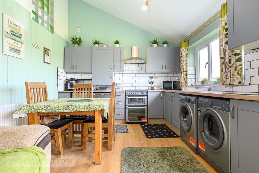 Property photo 3 of 23 Dining Kitchen