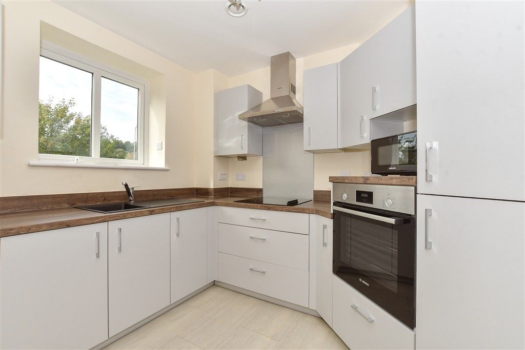 Property photo 3 of 18 Kitchen