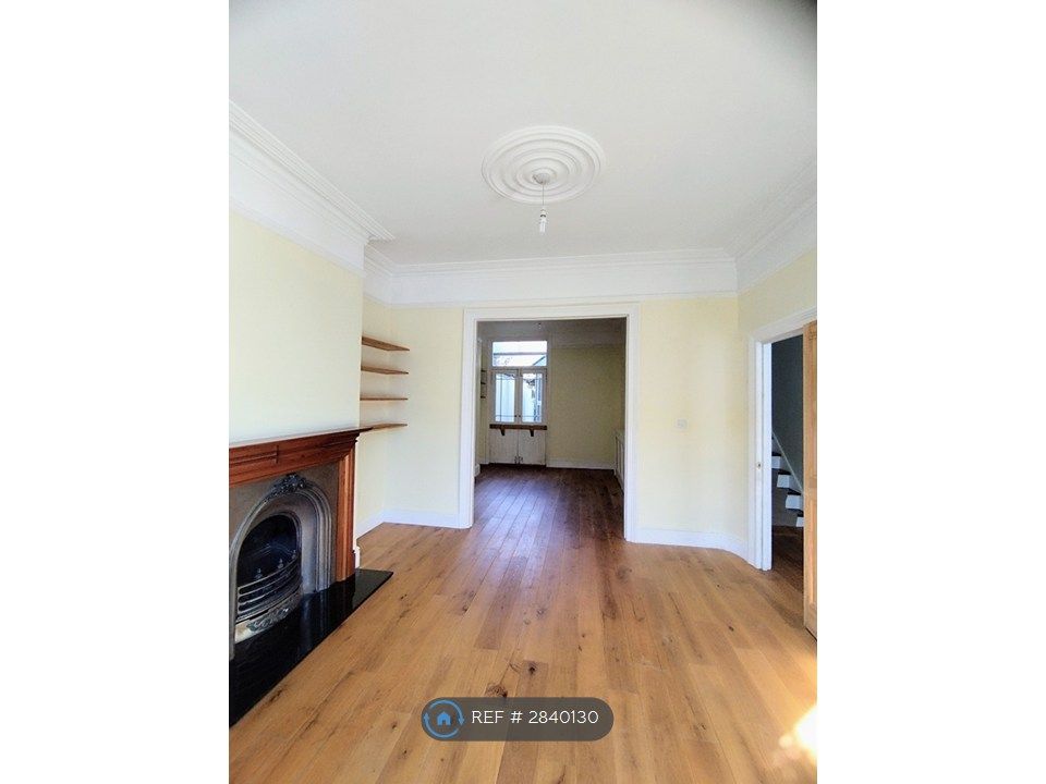 Property photo 3 of 21 Living - Diner