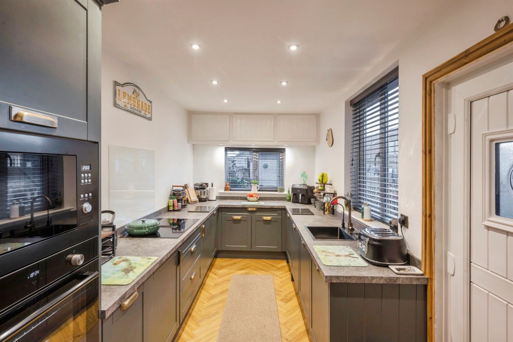 Property photo 3 of 24