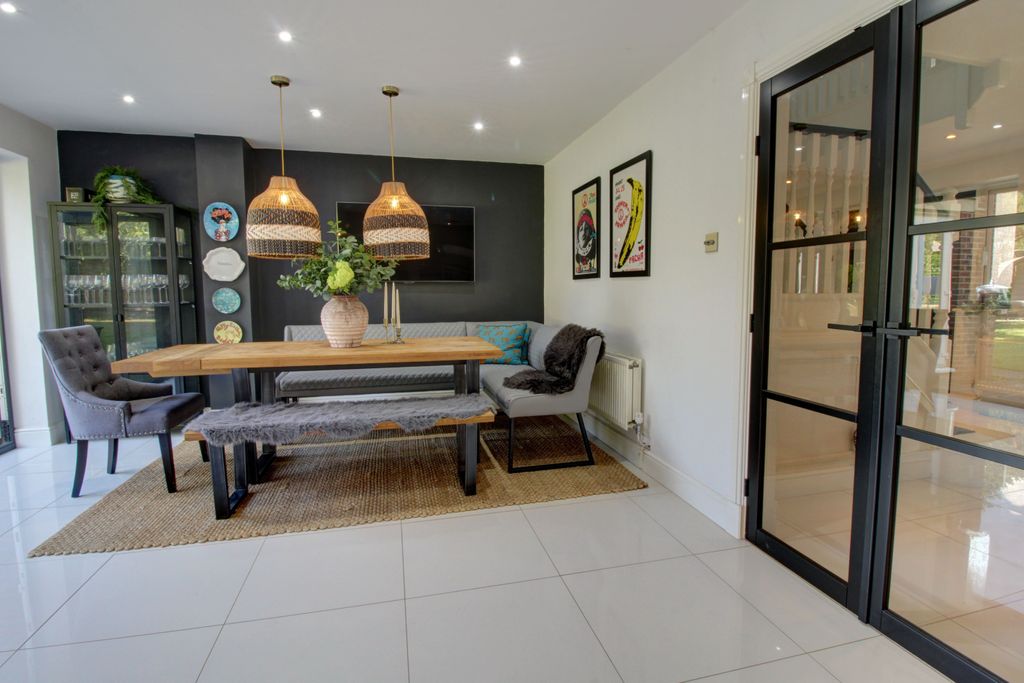 Property photo 3 of 28 Dining Area