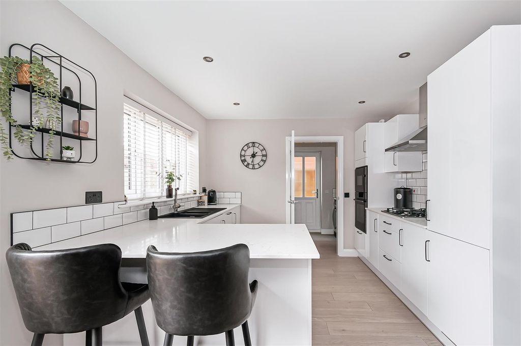 Property photo 2 of 26 16 Ella Drive10.Jpg