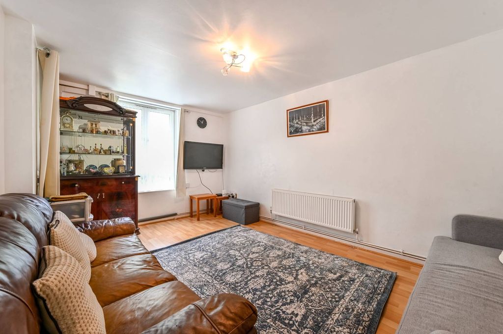 Property photo 2 of 12