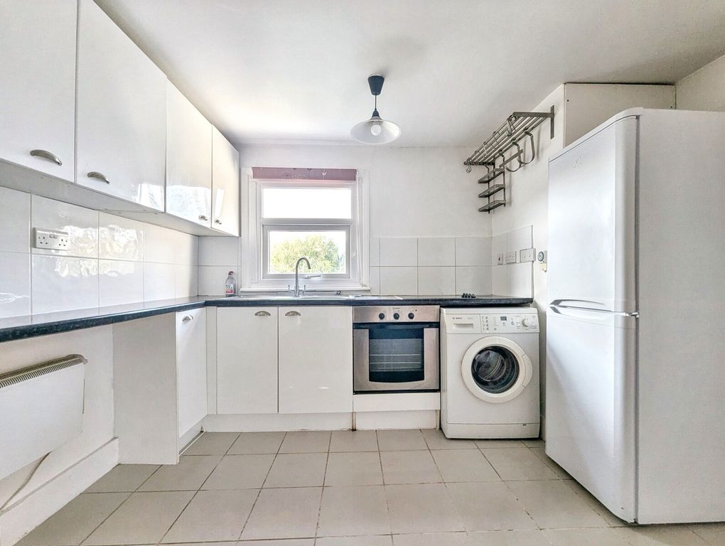 Property photo 3 of 7 Vancouver Road - Kitchen