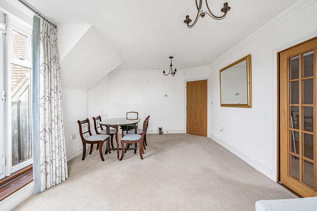 Property photo 3 of 15 15_94024.Jpg