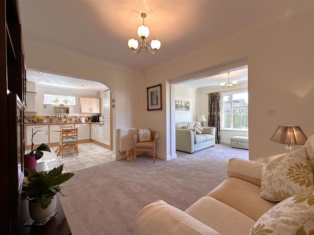 Property photo 2 of 20 Open-Plan Living 167