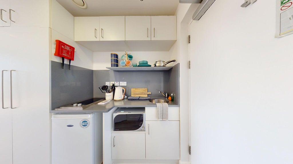 Property photo 2 of 18 Kitchen