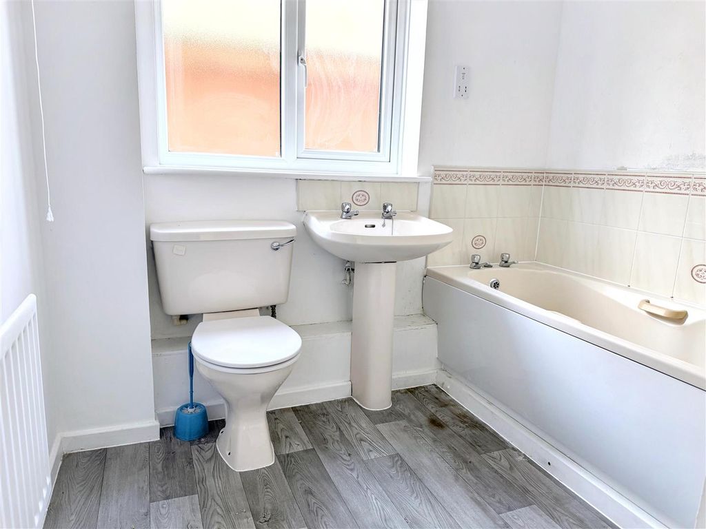 Property photo 3 of 13 Bathroom