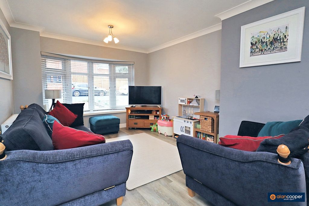 Property photo 2 of 25 4662044