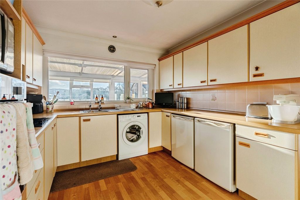 Property photo 2 of 20 Kitchen