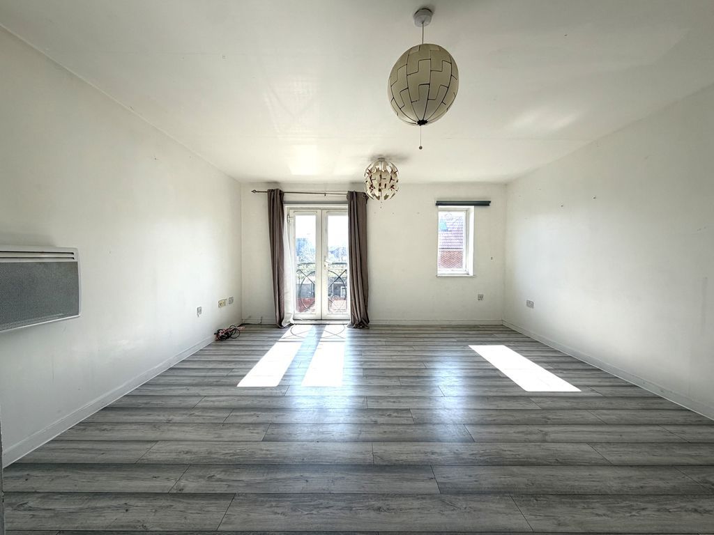 Property photo 1 of 13 Photo 5