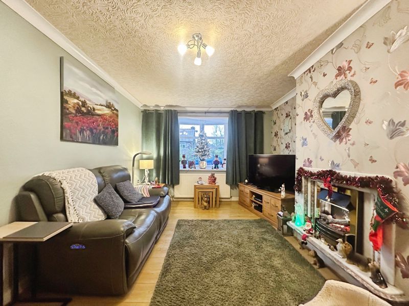 Property photo 3 of 13 Lounge