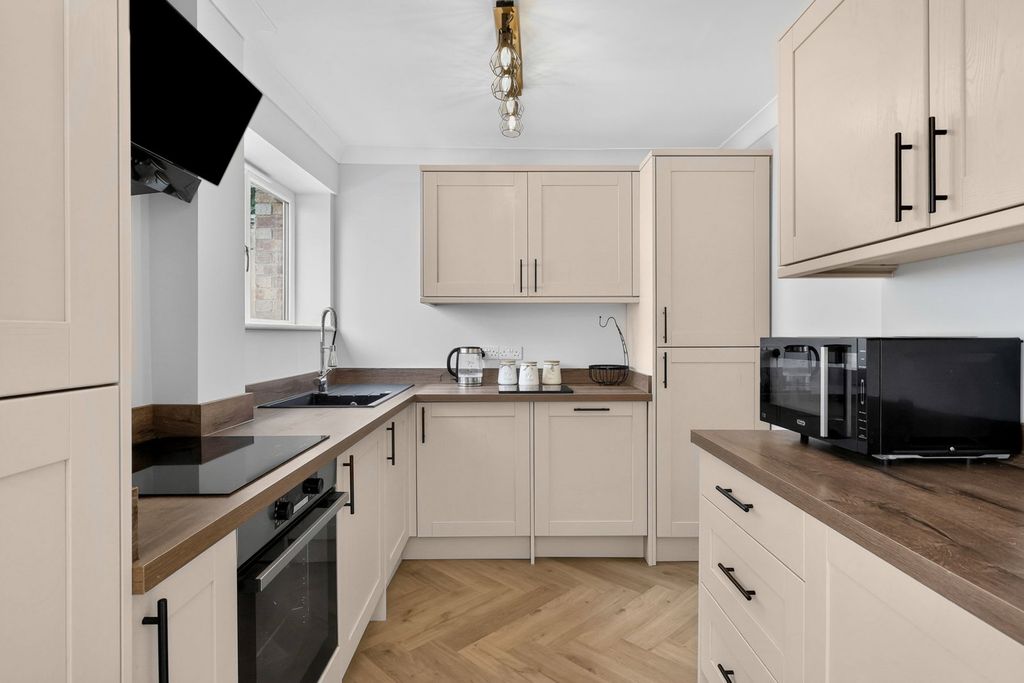 Property photo 3 of 43