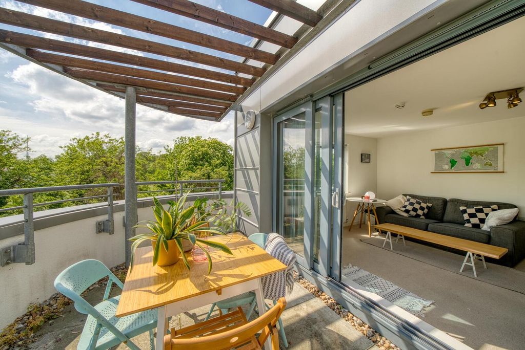 Property photo 3 of 15 Terrace / Patio